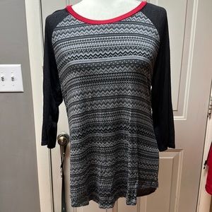 Like new!! Maurice’s 3/4 length sleeve, size large